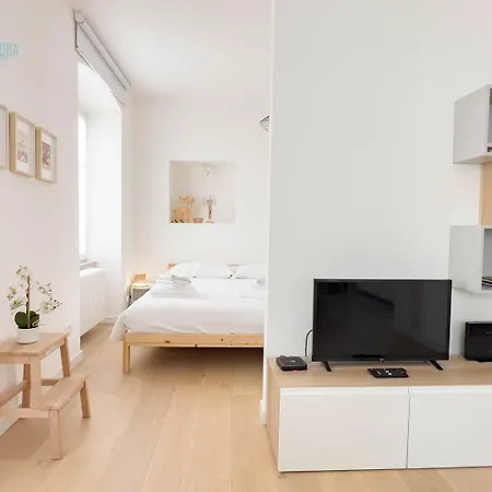 Corridoni 2b Tirabora Short Rent アパート