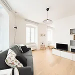 Corridoni 2b Tirabora Short Rent * Триест
