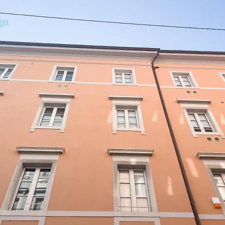 Corridoni 2b Tirabora Short Rent شقة ترييستي