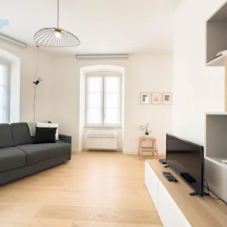 Corridoni 2b Tirabora Short Rent شقة