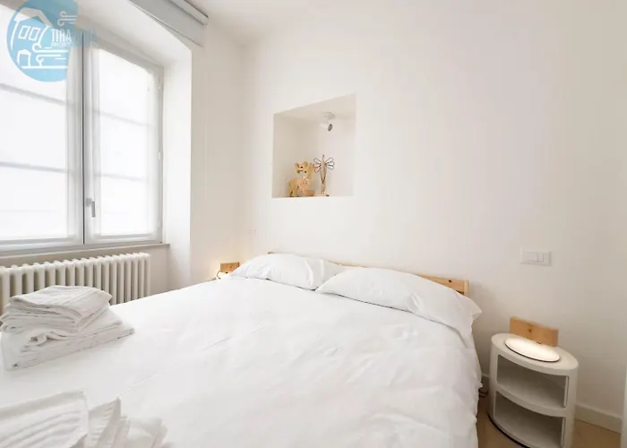 Corridoni 2b Tirabora Short Rent