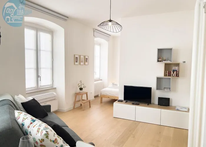 Corridoni 2b Tirabora Short Rent * ترييستي